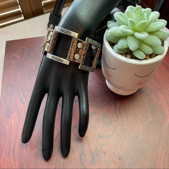 Good work(s) make a difference bracelet - Picture 8 of 11